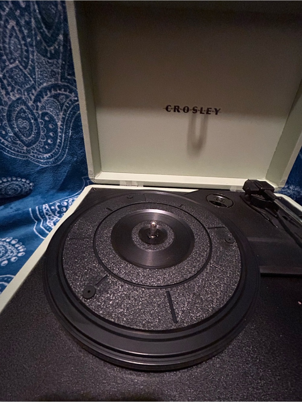 Crosley Cream Portable Record Player Case with Top Handle - Picture 8 of 12
